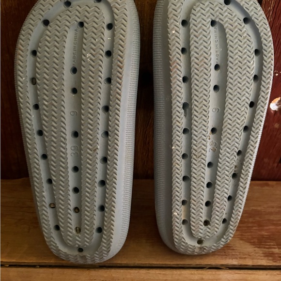 Cushionaire Women's Light Blue Slide Mules - Picture 6 of 6